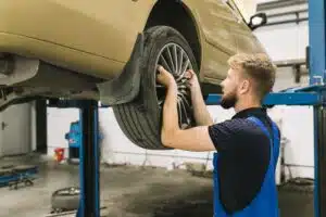 difference between balancing tires and alignment